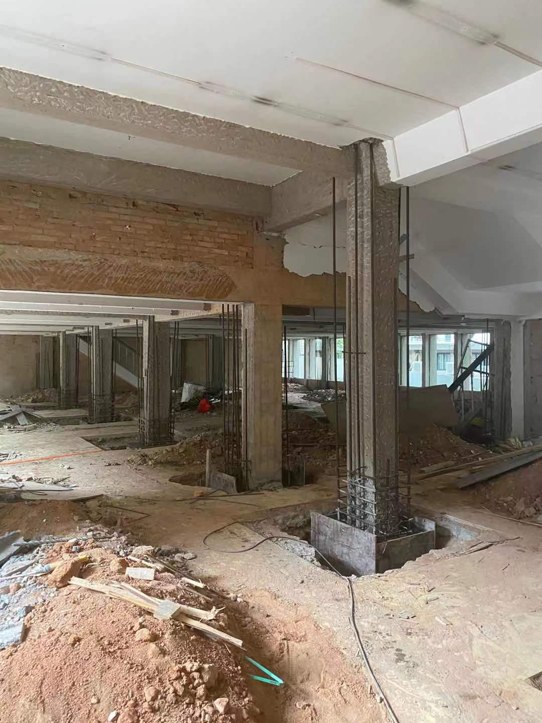 路面爆发裂痕后我们怎么来处置惩罚？？？？