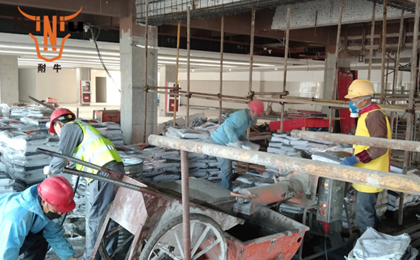 水泥路面上泛起一些小裂痕怎么处置惩罚？？？